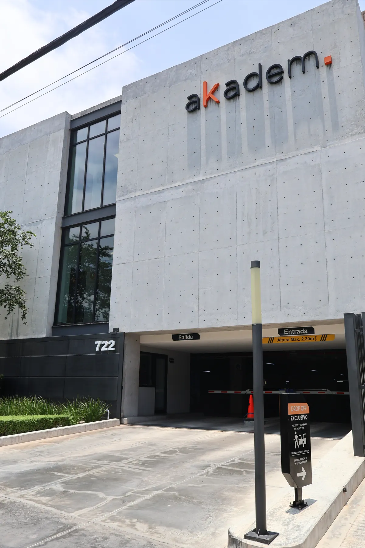 Fachada del edificio ASENS en San Pedro Garza García